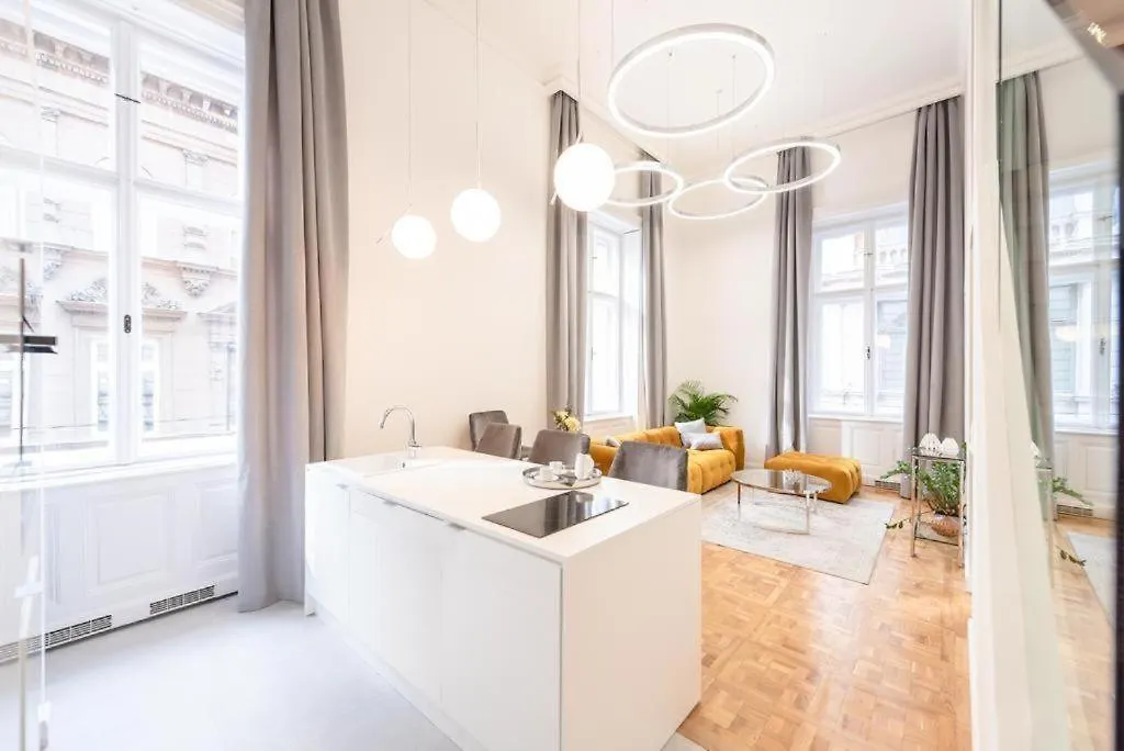 Andrassy Apartment With Free Parking Budapest